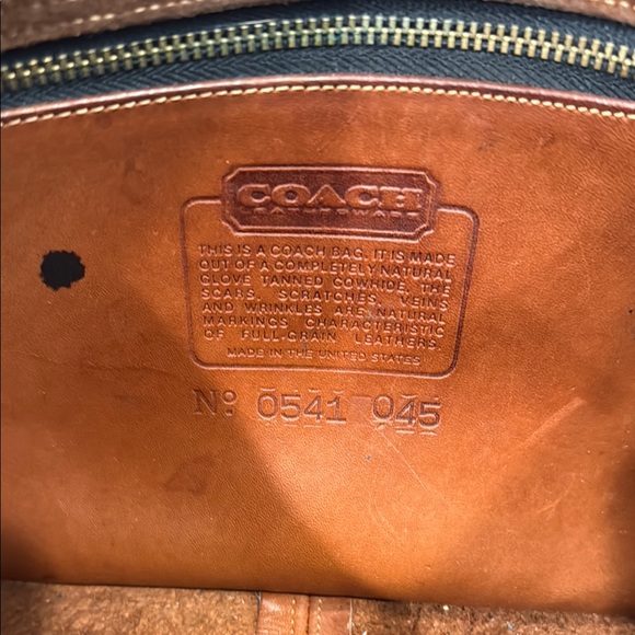 COPY - Heavily Patina-ed Vintage Coach City Bag in British Tan - Picture 3 of 11